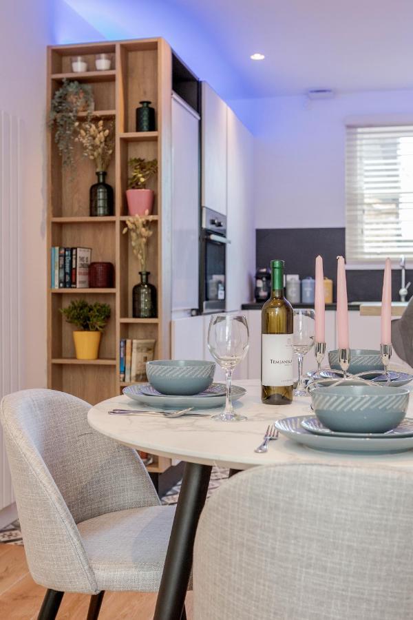 Beautiful 2 Bedrooms Split Level Fulham Apartment Londra Esterno foto